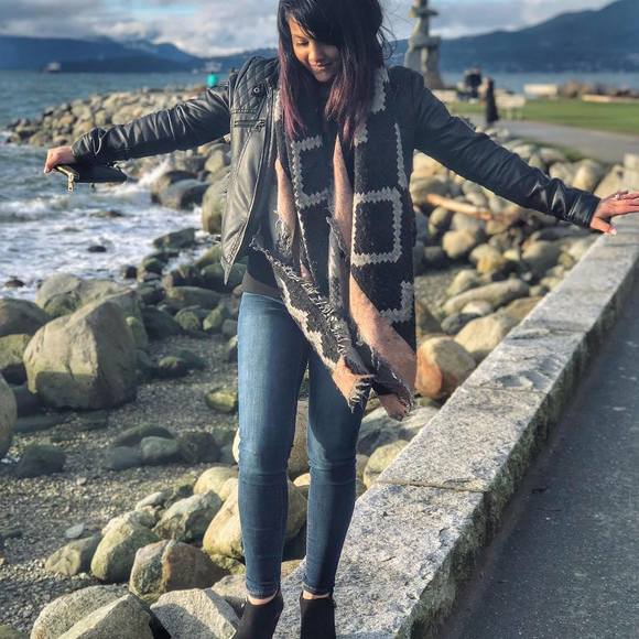 Meet your Posher, Madison - Picture 1 of 1